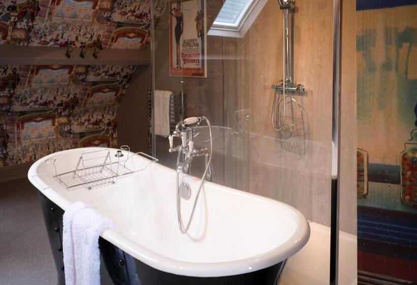 غرفة دور أخير, Brockley Hall