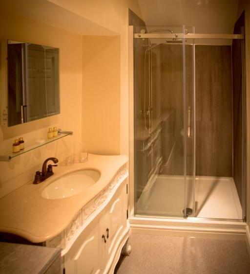 غرفة قياسية, Brockley Hall