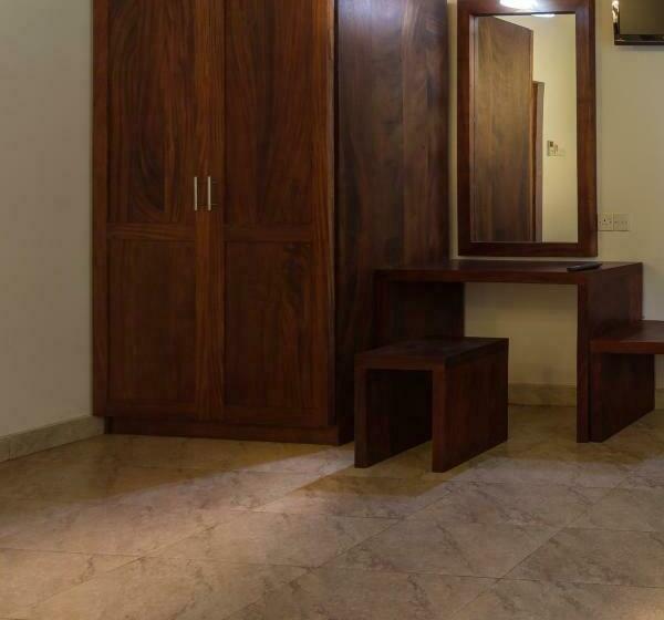 חדר דלוקס לשלושה, Chenra