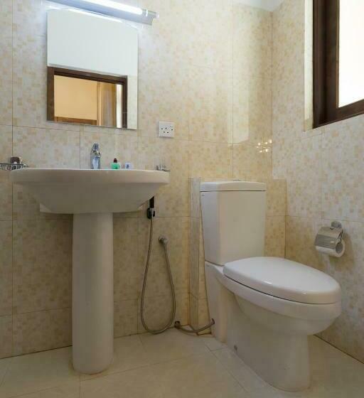 חדר דלוקס לשלושה, Chenra