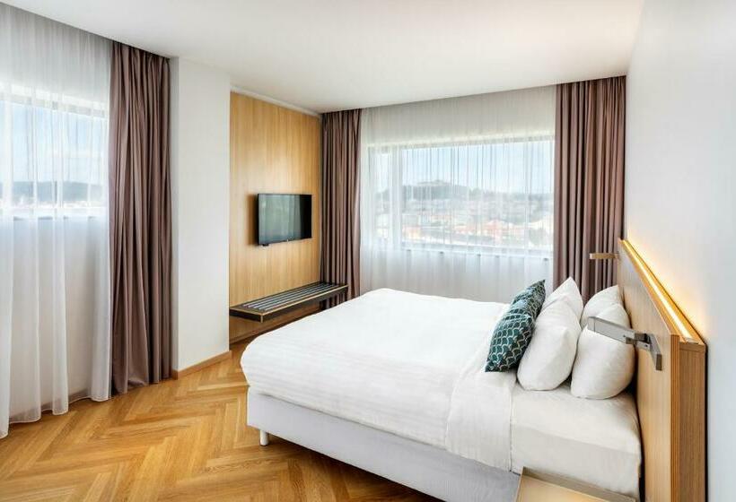 带城市景观的套间, Courtyard By Marriott Brno