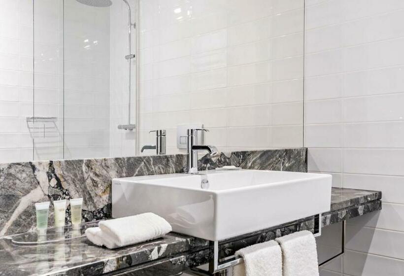 带大床的标准间, Courtyard By Marriott Brno