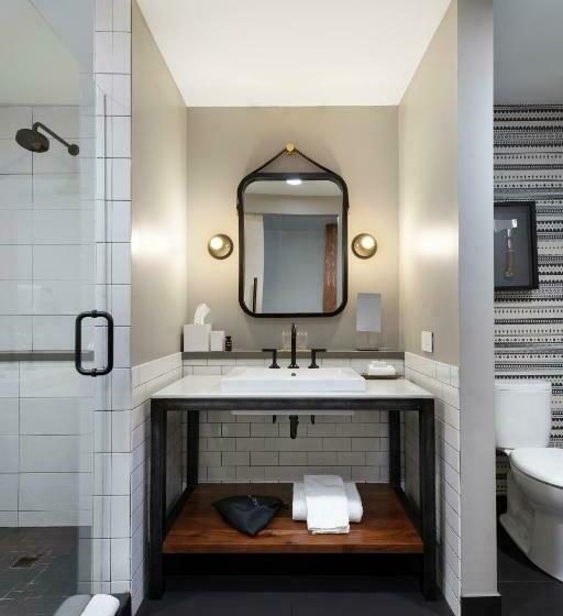 חדר סטנדרט, Hewing