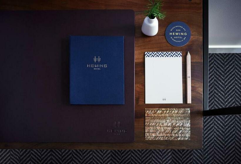 חדר סטנדרט, Hewing