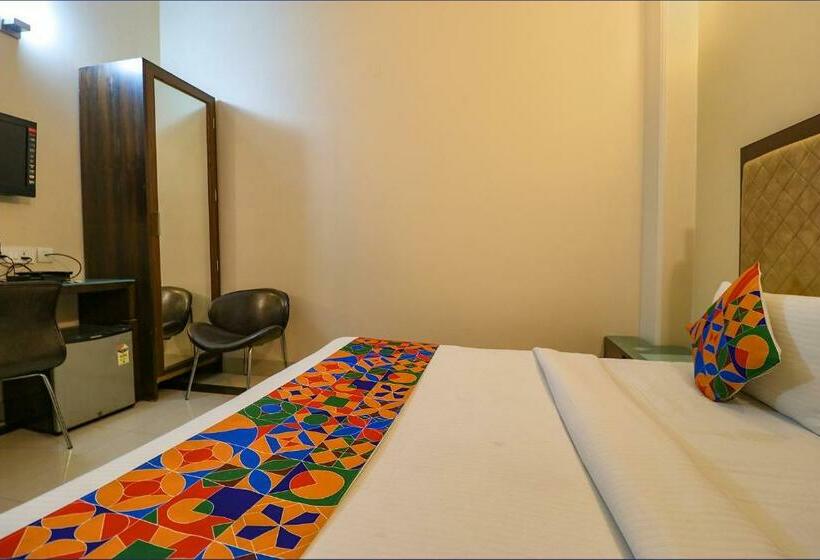 Quarto deluxe, Fabexpress Llyod Residency