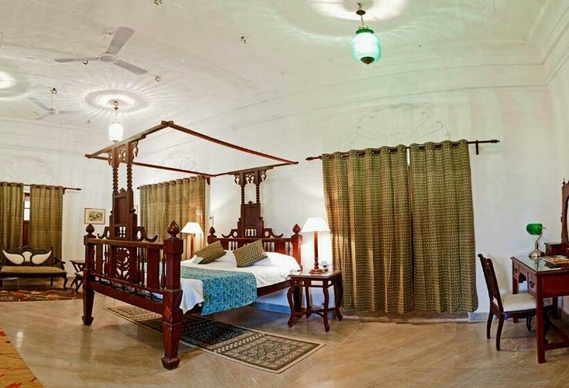Quarto Real, Neemrana S  Deo Bagh