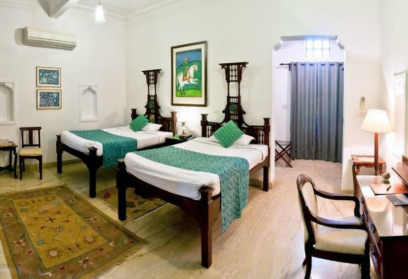 Quarto Estandar, Neemrana S  Deo Bagh
