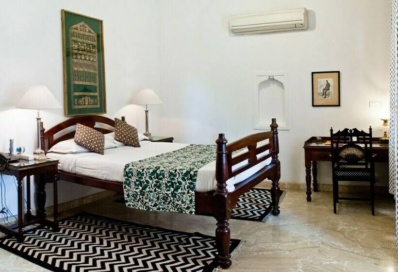 Quarto Estandar, Neemrana S  Deo Bagh