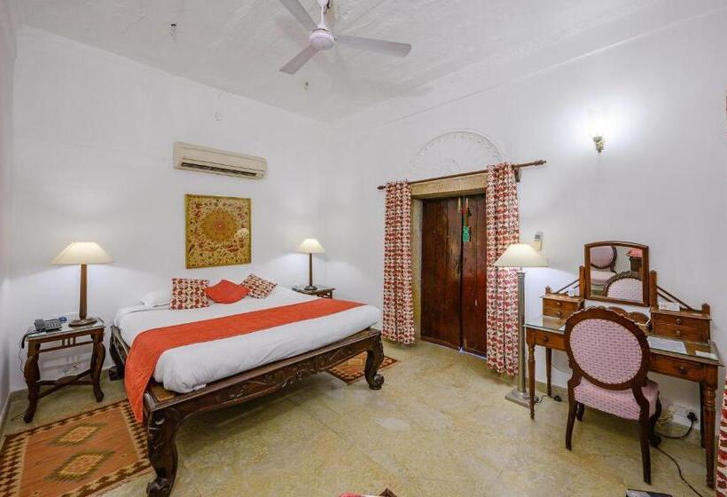 اتاق رویال, Neemrana S  Deo Bagh