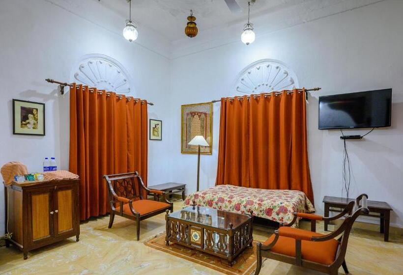 اتاق رویال, Neemrana S  Deo Bagh