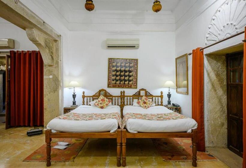 اتاق رویال, Neemrana S  Deo Bagh