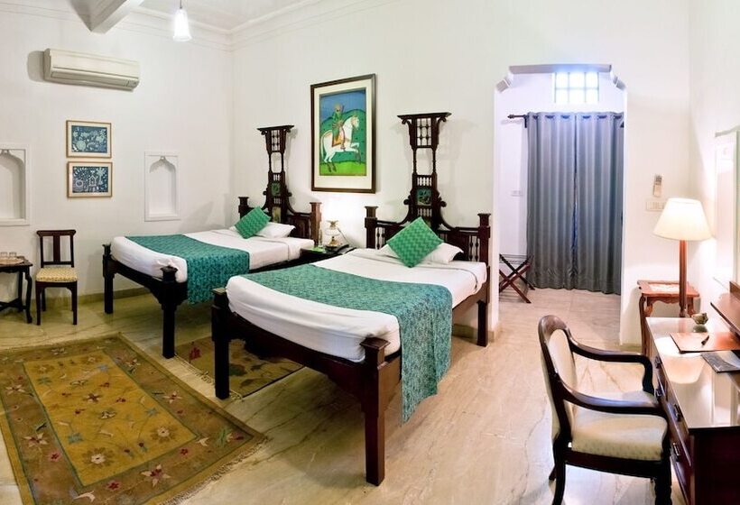 Quarto Estandar, Neemrana S  Deo Bagh