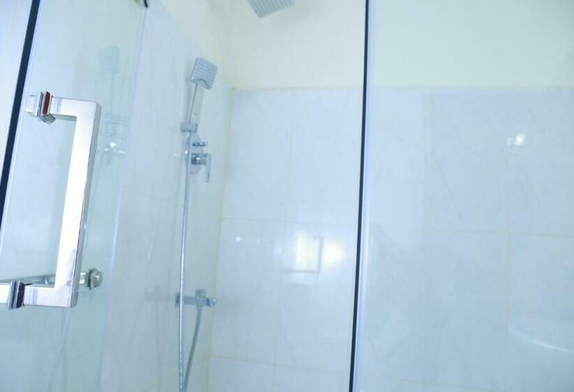 חדר דלוקס לשלושה, Sea Port