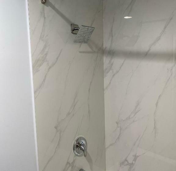 غرفه قياسيه سريرين مزدوجين, Budget Inn Roxboro