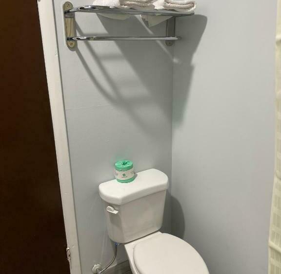 غرفه قياسيه سريرين مزدوجين, Budget Inn Roxboro