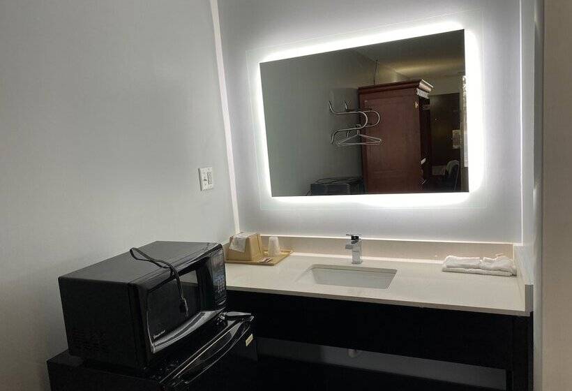 غرفه قياسيه سريرين مزدوجين, Budget Inn Roxboro