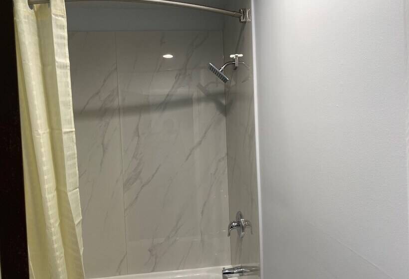 Номер Стандарт 2 Двуспальные Кровати, Budget Inn Roxboro