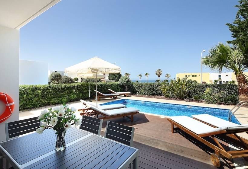 ツーベッドルーム　ヴィラ, Paradise Cove Luxurious Beach Villas