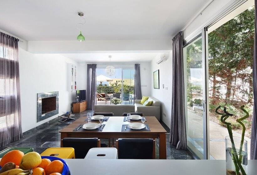 ツーベッドルーム　ヴィラ, Paradise Cove Luxurious Beach Villas