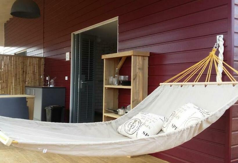 استودیو استاندارد با تراس, Red Palm Village