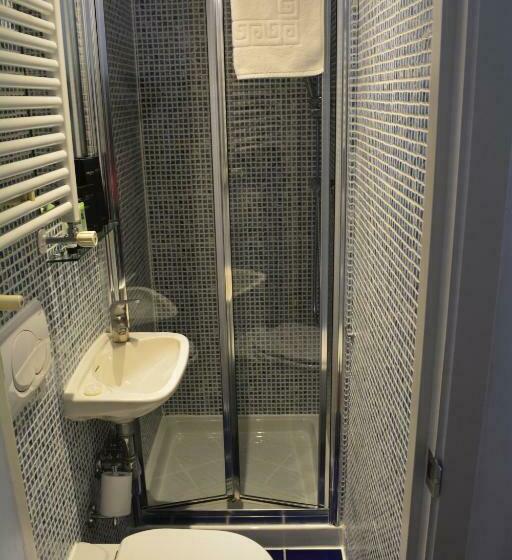 Студио Базик, Studios2let   North Gower