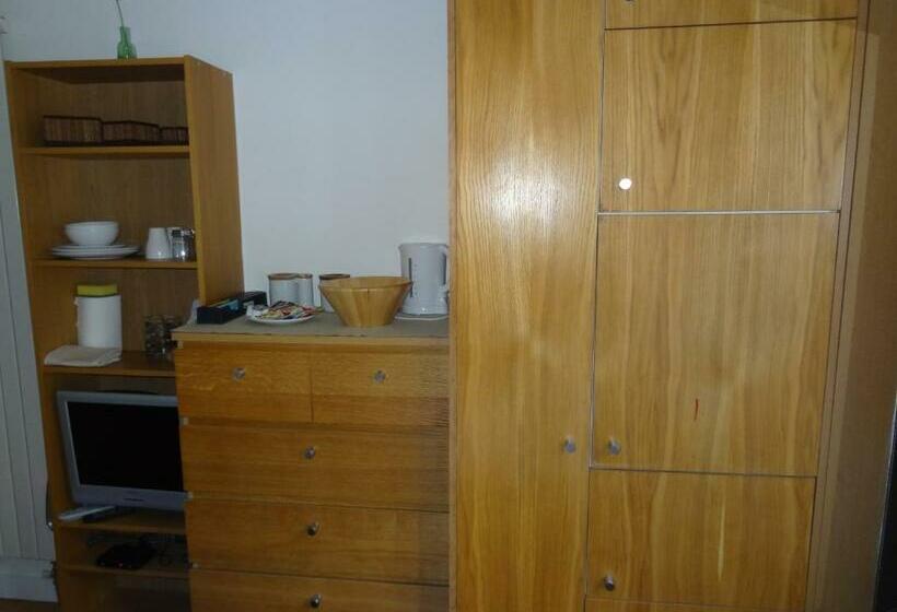 استودیو ساده, Studios2let   North Gower