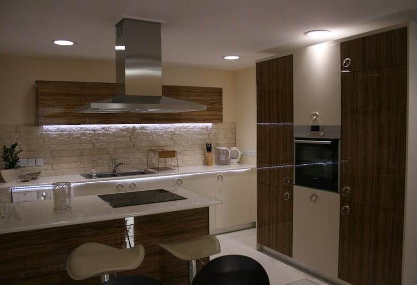 شقة ديلوكس غرفتين نوم, Sunrise Arches Apartments