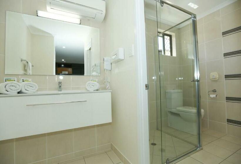 اتاق خانوادگی, Amber Lodge Motel