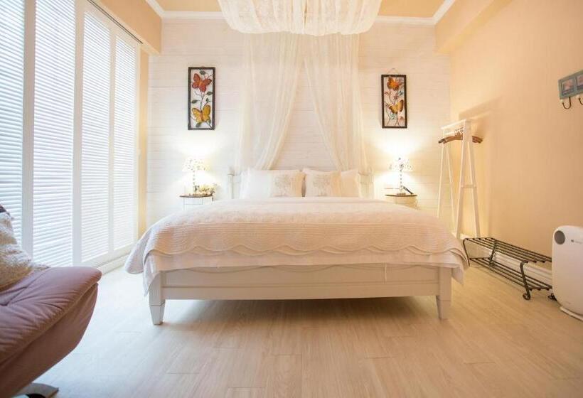 اتاق استاندارد سه تخته با بالکن, Antlers Guest House