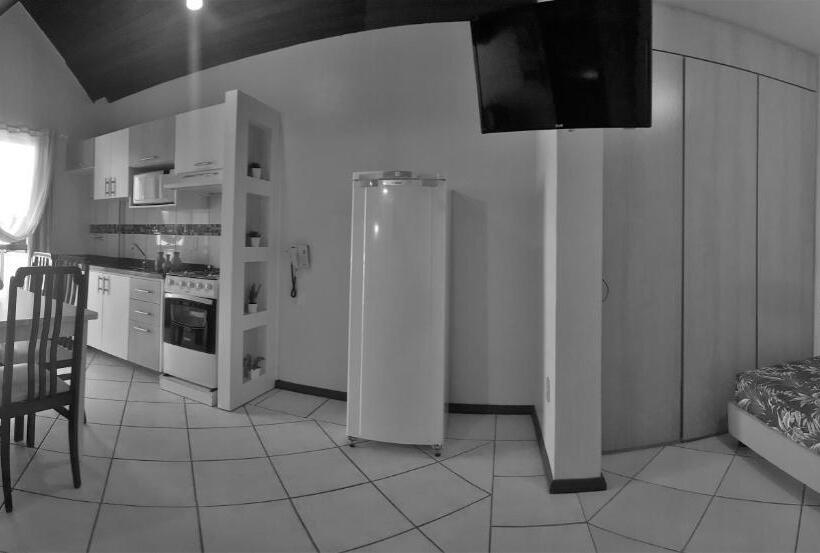 شاليه غرفة نوم واحدة, Bomar Residence