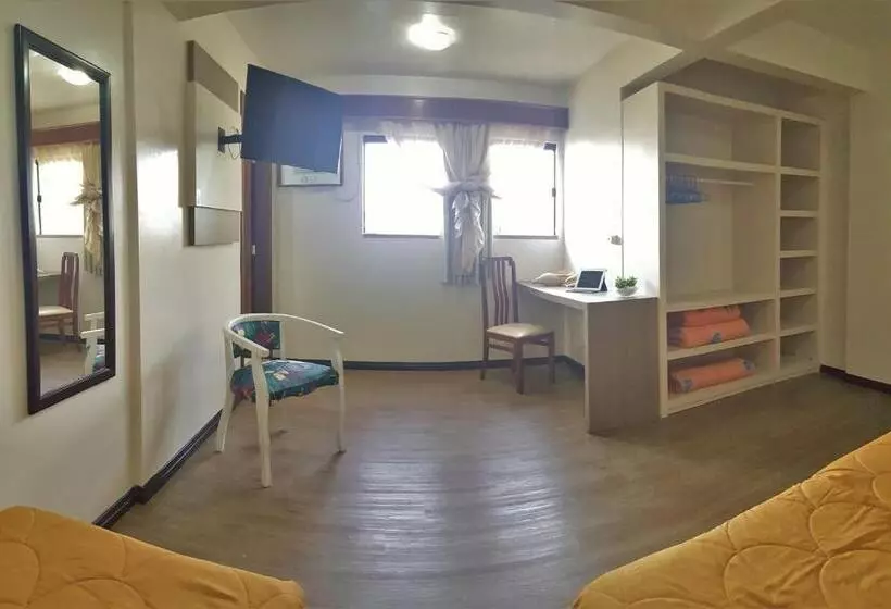ファミリールーム, Bomar Residence