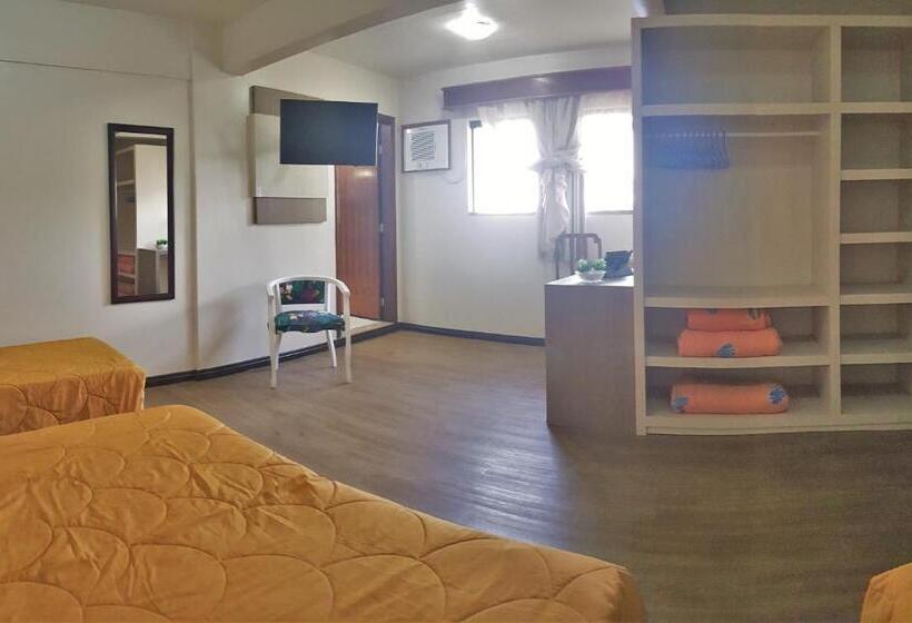 غرفة عائلية, Bomar Residence