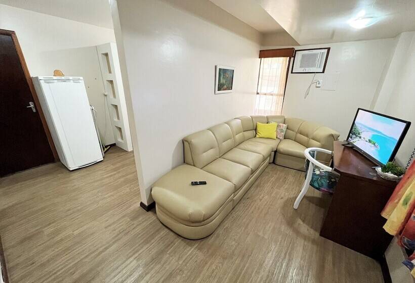 شقة غرفة واحدة, Bomar Residence