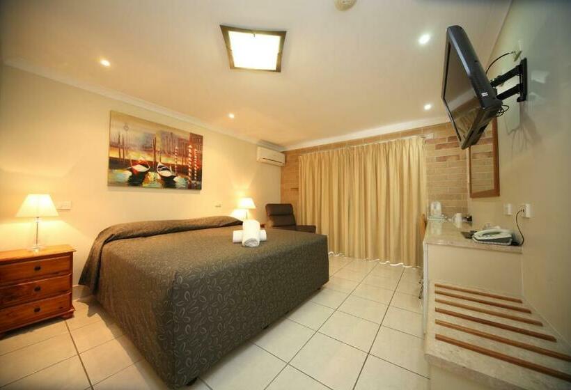 اتاق اجرایی با تخت بزرگ, Emerald Central Palms Motel