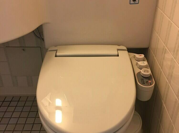 חדר משפחתי, Crown Hills Matsuyama