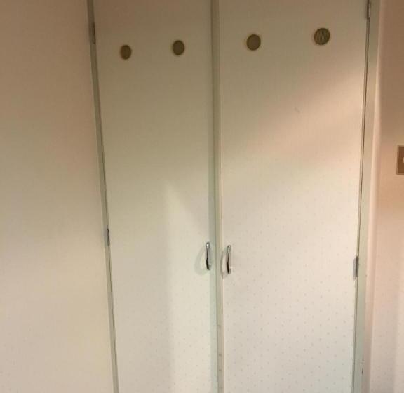 חדר משפחתי, Crown Hills Matsuyama