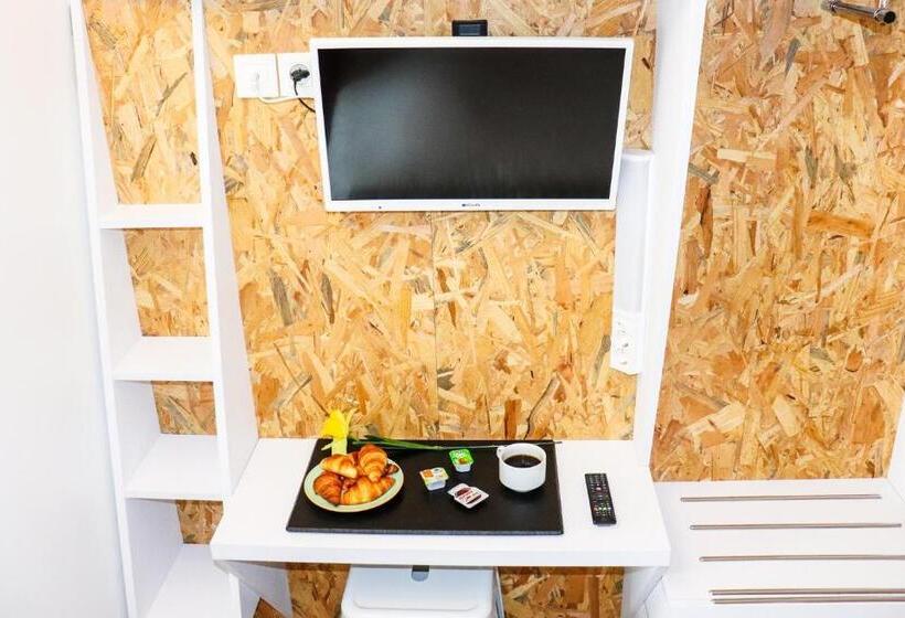 バスルーム共有のトリプルスタンダード, Eco Sud Agen Autoroute