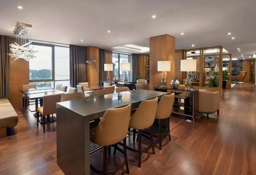 Habitación Club, Hyatt Regency Tashkent