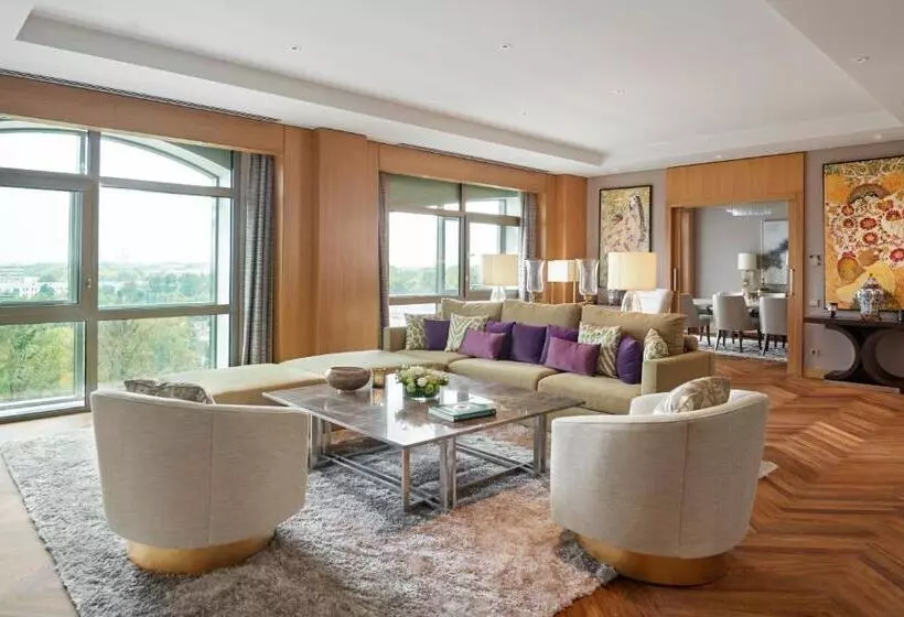 Suite Ejecutiva, Hyatt Regency Tashkent