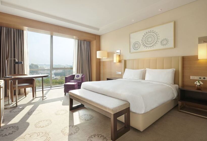 Cameră Club, Hyatt Regency Tashkent