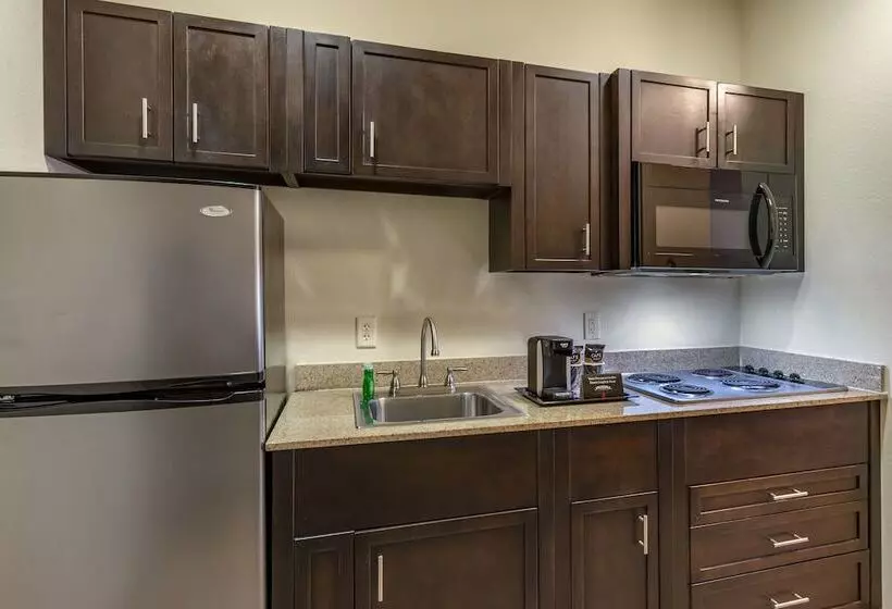 デラックススイート, Stay Over Suites   Fort Gregg Adams Area