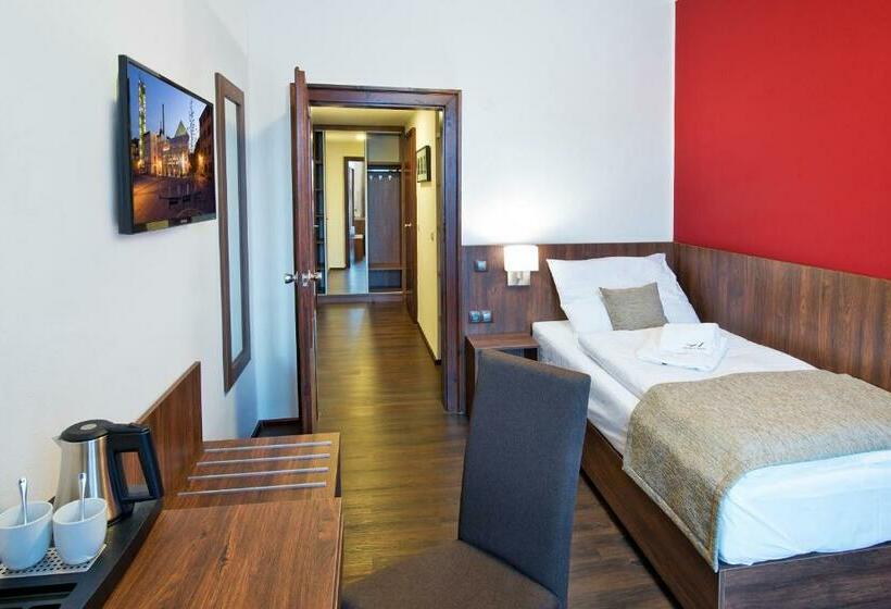 Standard Yhden Hengen Huone, U Hada žatec