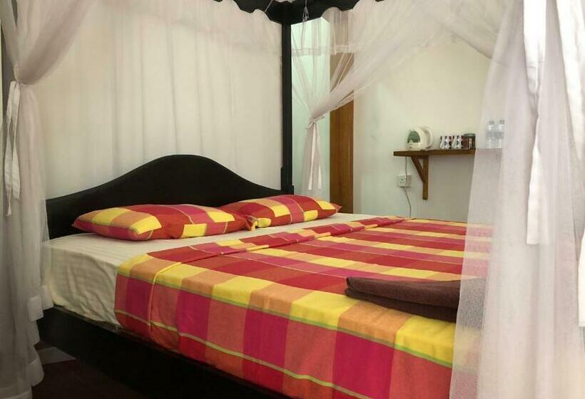Quarto Deluxe, Pearl House