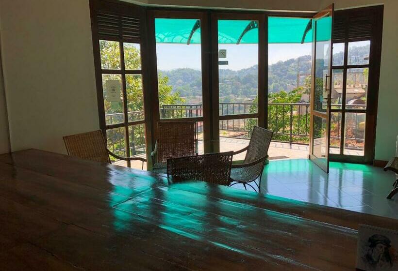 Номер Deluxe, Pearl House