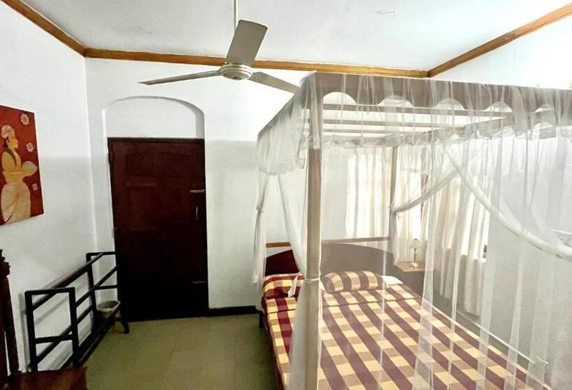 Quarto Estandar com Sacada, Pearl House