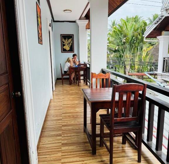 חדר סופריור לשלושה, Singharat Guesthouse