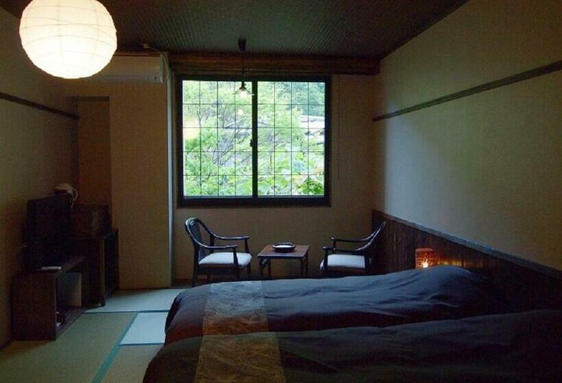 غرفة قياسية حمام مشترك, Kutsurogijyuku Shintaki