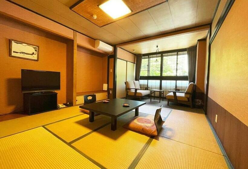 غرفة قياسية, Kutsurogijyuku Shintaki