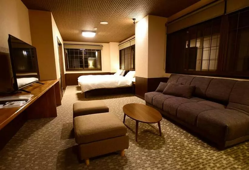 スーペリアの４人部屋, Kutsurogijyuku Shintaki