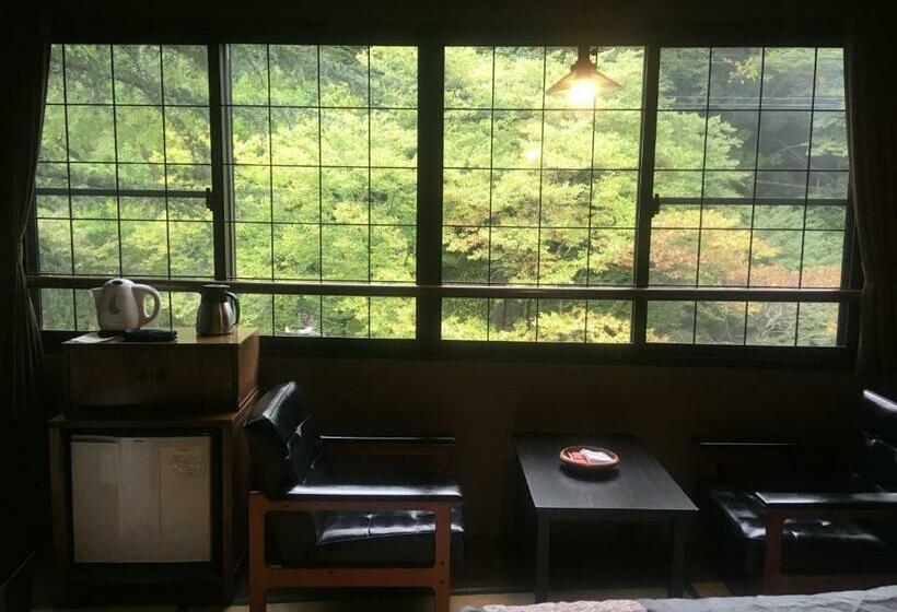 غرفة قياسية حمام مشترك, Kutsurogijyuku Shintaki